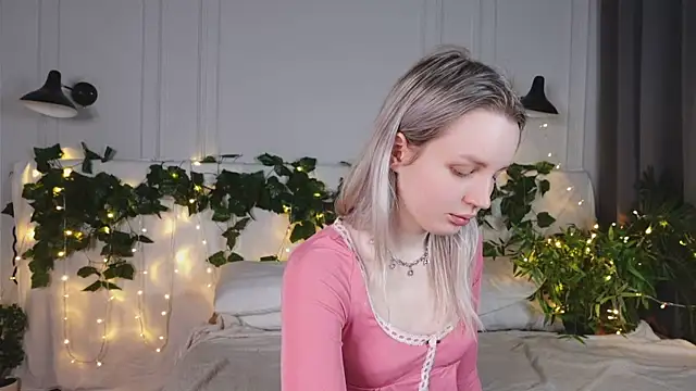 Snapshot of Beatrica_Klein chatting on March 16, 2025, 1:49 pm Beatrica Klein online show from March 16, 2025, 1:49 pm