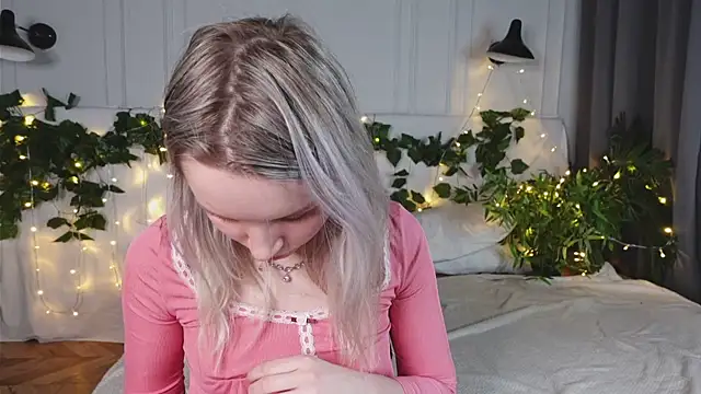 Snapshot of Beatrica_Klein chatting on March 16, 2025, 5:28 pm Beatrica Klein online show from March 16, 2025, 5:28 pm