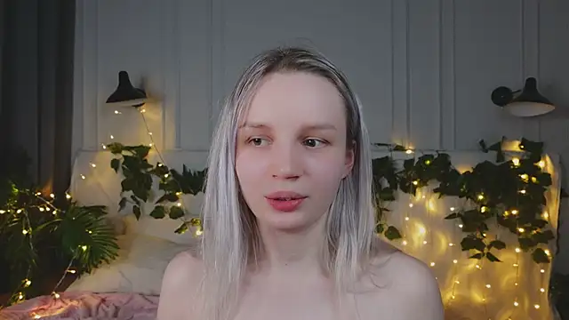 Snapshot of Beatrica_Klein chatting on March 22, 2025, 2:03 pm Beatrica Klein online show from March 22, 2025, 2:03 pm