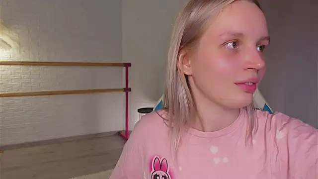 Snapshot of Beatrica_Klein chatting on September 15, 2025, 3:45 pm Beatrica Klein online show from September 15, 2025, 3:45 pm