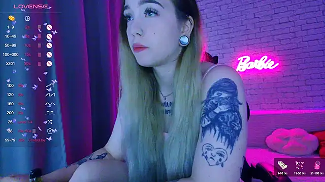 Snapshot of -Stacyy- chatting on October 11, 2025, 5:17 am -Stacyy- online show from October 11, 2025, 5:17 am