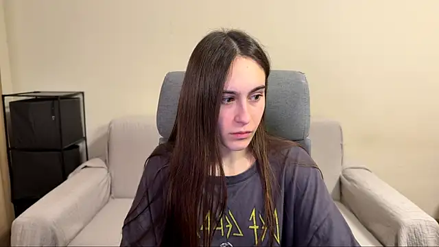 AliceKolltt online show from April 16, 2026, 9:39 pm