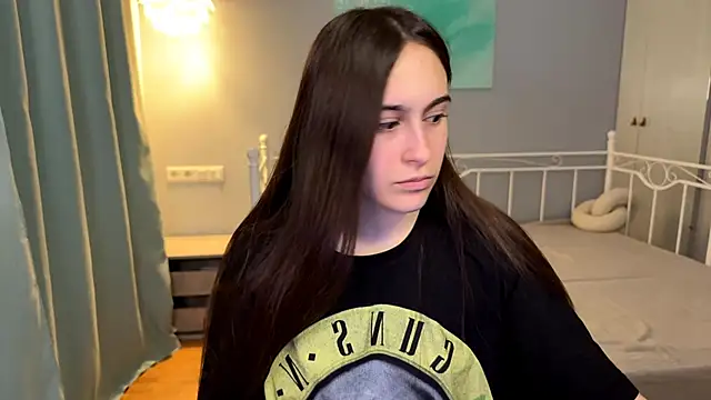 AliceKolltt online show from June 19, 2026, 8:45 pm