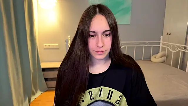 AliceKolltt online show from June 20, 2026, 8:33 pm