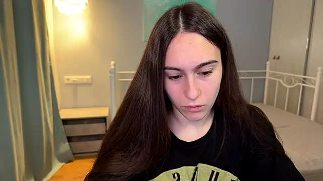 AliceKolltt online show from July 17, 2026, 2:18 am