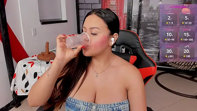 Snapshot of katia_bigboobs1 chatting on January 14, 2025, 4:50 pm katia bigboobs1 online show from January 14, 2025, 4:50 pm