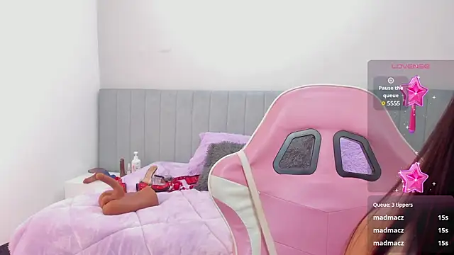 Snapshot of katia_bigboobs1 chatting on January 24, 2025, 5:11 pm katia bigboobs1 online show from January 24, 2025, 5:11 pm