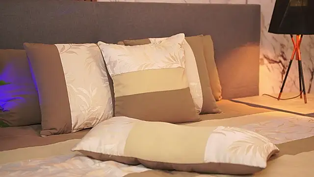 Snapshot of EmaSaenz chatting on January 8, 2025, 7:45 pm EmaSaenz online show from January 8, 2025, 7:45 pm