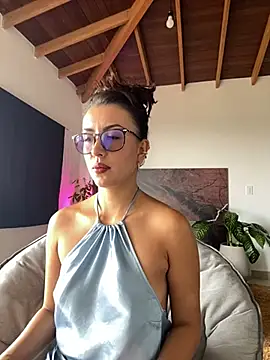 Snapshot of EmaSaenz chatting on February 1, 2025, 8:05 pm EmaSaenz online show from February 1, 2025, 8:05 pm