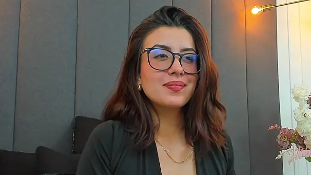 Snapshot of EmaSaenz chatting on February 12, 2025, 10:15 pm EmaSaenz online show from February 12, 2025, 10:15 pm