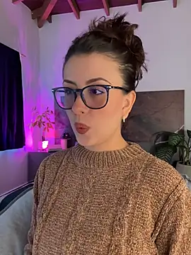 Snapshot of EmaSaenz chatting on February 17, 2025, 8:58 pm EmaSaenz online show from February 17, 2025, 8:58 pm