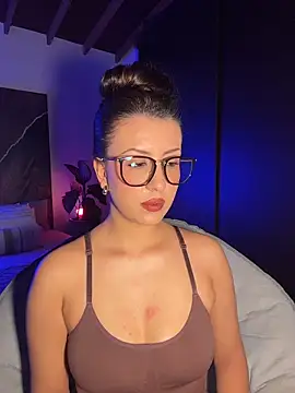 Snapshot of EmaSaenz chatting on October 22, 2025, 9:47 pm EmaSaenz online show from October 22, 2025, 9:47 pm