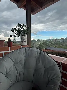 Snapshot of EmaSaenz chatting on October 30, 2025, 8:42 pm EmaSaenz online show from October 30, 2025, 8:42 pm