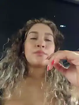 Sara smiiith211 online show from December 17, 2024, 2:44 pm