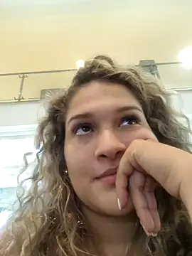 Sara smiiith211 online show from February 15, 2025, 11:58 pm