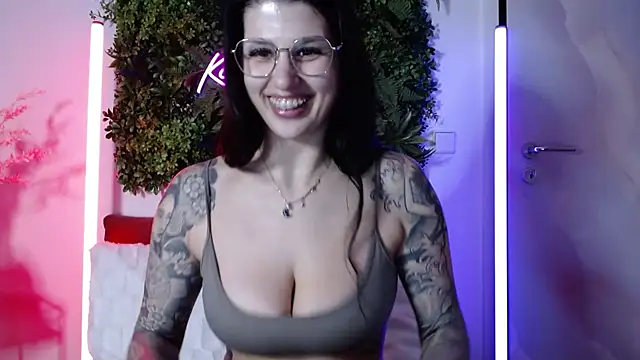 KiraKane1 online show from February 2, 2025, 12:13 pm