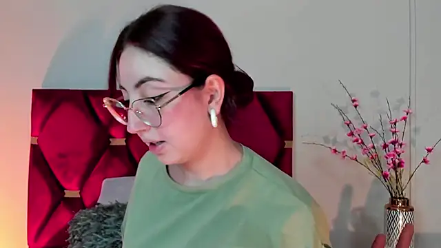 Snapshot of Emilywatsonn chatting on January 3, 2025, 2:19 pm Emilywatsonn online show from January 3, 2025, 2:19 pm