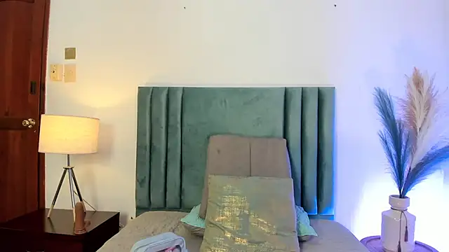 Snapshot of Emilywatsonn chatting on February 9, 2025, 2:18 pm Emilywatsonn online show from February 9, 2025, 2:18 pm