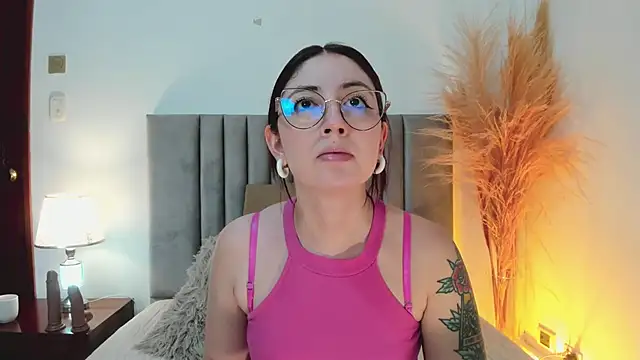 Snapshot of Emilywatsonn chatting on February 19, 2025, 11:38 am Emilywatsonn online show from February 19, 2025, 11:38 am