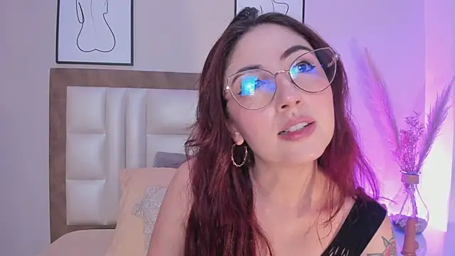 Snapshot of Emilywatsonn chatting on September 27, 2025, 12:48 am Emilywatsonn online show from September 27, 2025, 12:48 am