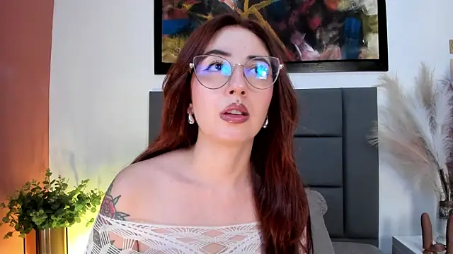 Snapshot of Emilywatsonn chatting on October 23, 2025, 12:43 am Emilywatsonn online show from October 23, 2025, 12:43 am