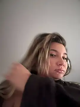 Snapshot of babyyboomm chatting on January 22, 2025, 1:32 pm babyyboomm online show from January 22, 2025, 1:32 pm