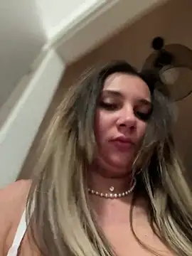 Snapshot of babyyboomm chatting on January 30, 2025, 1:22 am babyyboomm online show from January 30, 2025, 1:22 am