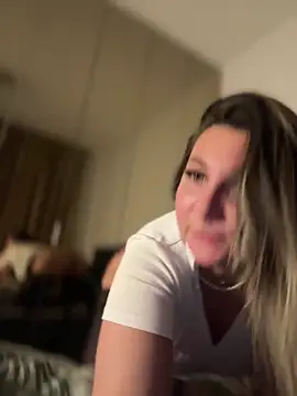 Snapshot of babyyboomm chatting on February 8, 2025, 1:43 am babyyboomm online show from February 8, 2025, 1:43 am