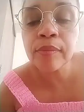 Snapshot of Alma_Sexyy chatting on November 18, 2025, 5:28 pm Alma Sexyy online show from November 18, 2025, 5:28 pm