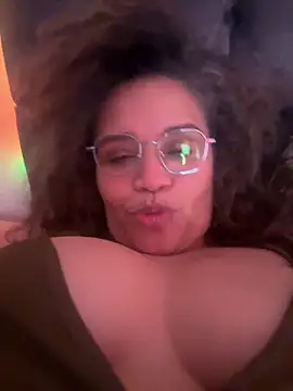 Snapshot of Alma_Sexyy chatting on December 2, 2025, 8:26 pm Alma Sexyy online show from December 2, 2025, 8:26 pm