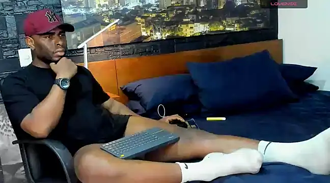 Snapshot of thomas_santtos1 chatting on March 9, 2025, 12:00 am thomas santtos1 online show from March 9, 2025, 12:00 am