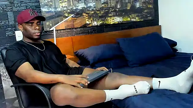 Snapshot of thomas_santtos1 chatting on March 11, 2025, 11:48 pm thomas santtos1 online show from March 11, 2025, 11:48 pm