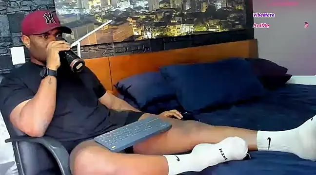 Snapshot of thomas_santtos1 chatting on March 14, 2025, 1:35 pm thomas santtos1 online show from March 14, 2025, 1:35 pm