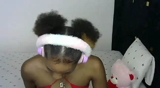 Snapshot of Queeen_model chatting on December 12, 2024, 8:03 am Queeen model online show from December 12, 2024, 8:03 am