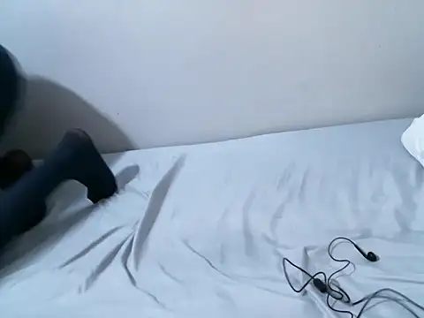 femaqueen online show from April 25, 2026, 7:33 am