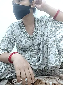 Snapshot of Aaradhya chatting on April 28, 2026, 1:04 am Aaradhya online show from April 28, 2026, 1:04 am