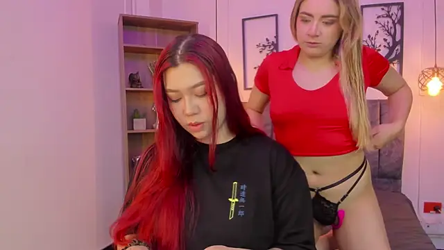 Snapshot of Andy_and_emma chatting on December 4, 2024, 12:58 pm Andy and emma online show from December 4, 2024, 12:58 pm