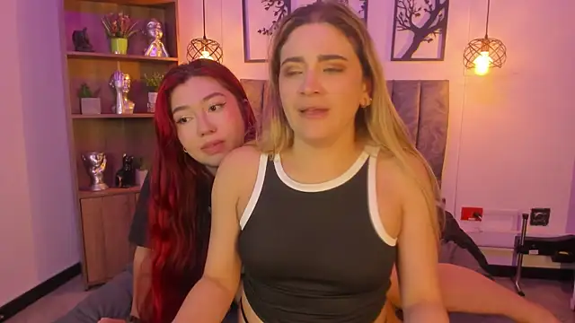 Snapshot of Andy_and_emma chatting on December 5, 2024, 3:50 pm Andy and emma online show from December 5, 2024, 3:50 pm