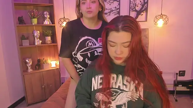 Snapshot of Andy_and_emma chatting on December 9, 2024, 12:51 pm Andy and emma online show from December 9, 2024, 12:51 pm