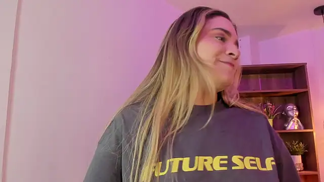 Snapshot of Andy_and_emma chatting on December 10, 2024, 1:00 pm Andy and emma online show from December 10, 2024, 1:00 pm