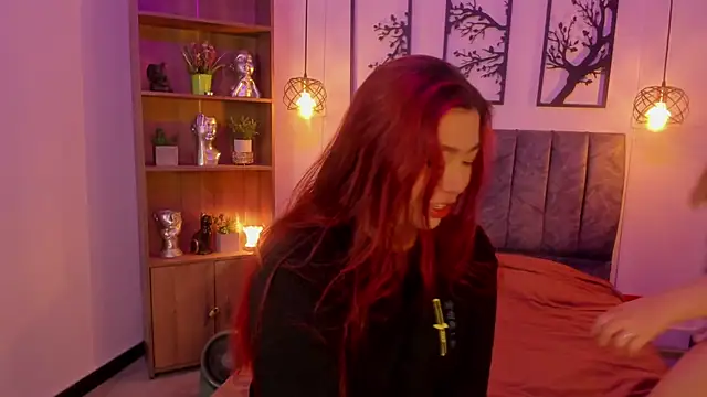 Snapshot of Andy_and_emma chatting on December 11, 2024, 12:55 pm Andy and emma online show from December 11, 2024, 12:55 pm