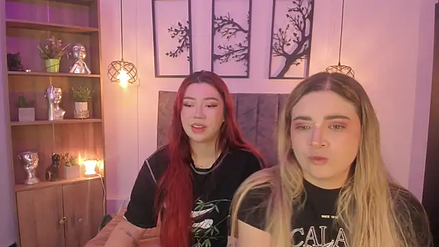 Snapshot of Andy_and_emma chatting on December 13, 2024, 12:06 pm Andy and emma online show from December 13, 2024, 12:06 pm