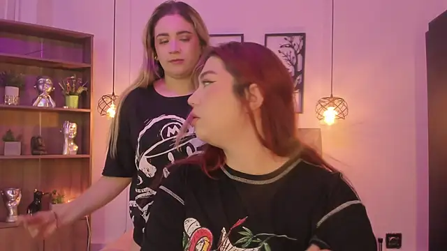 Snapshot of Andy_and_emma chatting on December 24, 2024, 12:44 pm Andy and emma online show from December 24, 2024, 12:44 pm