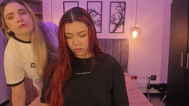 Snapshot of Andy_and_emma chatting on December 25, 2024, 12:15 pm Andy and emma online show from December 25, 2024, 12:15 pm