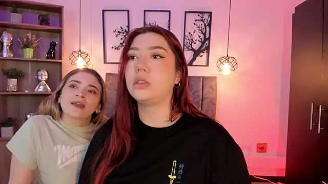 Snapshot of Andy_and_emma chatting on January 28, 2025, 12:32 pm Andy and emma online show from January 28, 2025, 12:32 pm