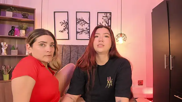 Snapshot of Andy_and_emma chatting on February 16, 2025, 3:48 pm Andy and emma online show from February 16, 2025, 3:48 pm