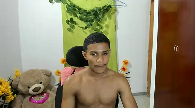 Snapshot of corzoethan chatting on January 25, 2025, 2:58 am corzoethan online show from January 25, 2025, 2:58 am