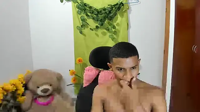 Snapshot of corzoethan chatting on February 6, 2025, 11:15 pm corzoethan online show from February 6, 2025, 11:15 pm