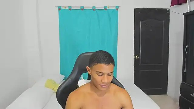 Snapshot of corzoethan chatting on September 15, 2025, 11:16 pm corzoethan online show from September 15, 2025, 11:16 pm