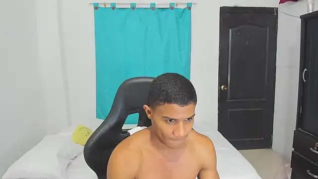 Snapshot of corzoethan chatting on September 17, 2025, 11:06 pm corzoethan online show from September 17, 2025, 11:06 pm